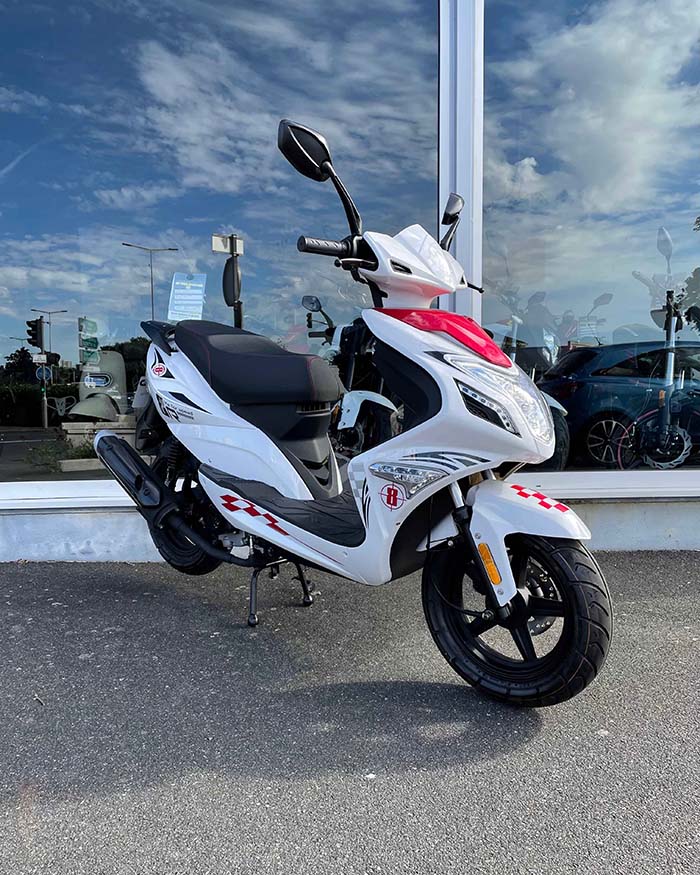 SCOOTER WLIE 50 R8 - Varades Import